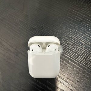 Apple AirPods (1st Generation) with case
